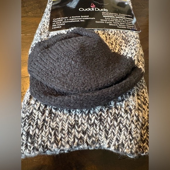 Cuddl Duds Black and White Knit Socks - Picture 5 of 6